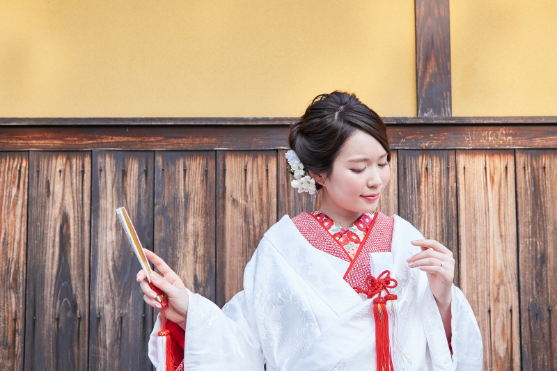 衿元に個性が光る!色掛下と刺繍半衿