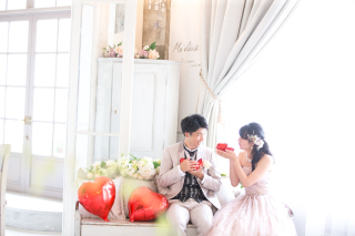 手作りのフォトアイテムでとってもかわいいフォトウェディング!