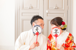 お二人らしい小物を使って楽しいフォトウェディングを✨