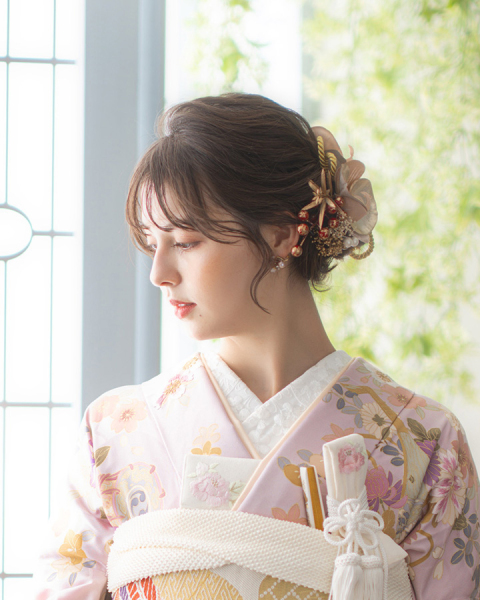 アレンジ多様なシニヨンスタイル♡