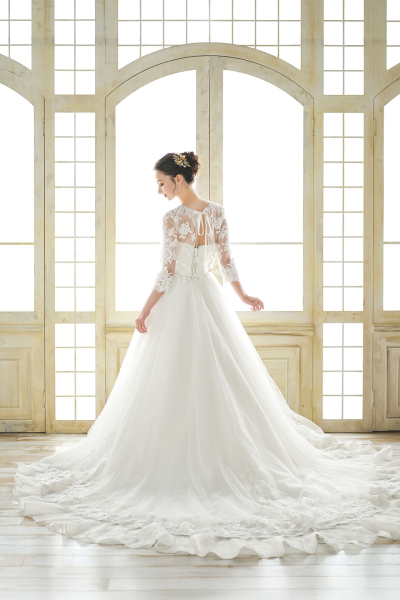 オトナ花嫁スタイリングを叶えるドレス