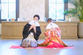 無料の撮影小物で楽しいフォトウェディングを!