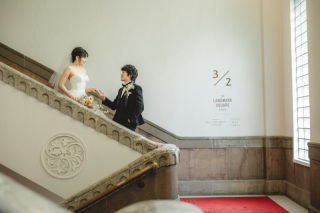 大階段ではロマンチックなひとときを