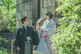 外階段で古城の雰囲気を