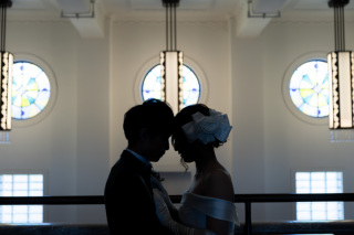 ミライザ館内でクラシカルで映画のようなフォトウェディング