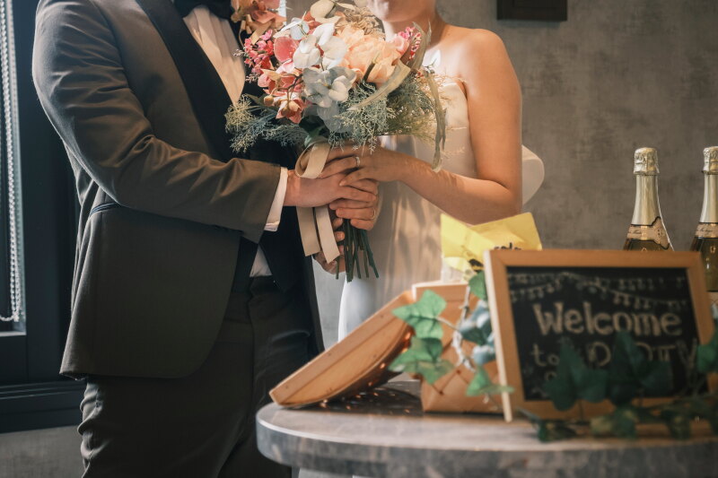 ブーケを持って華やかな1日を