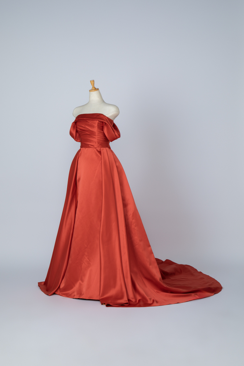 新作ドレスの紹介