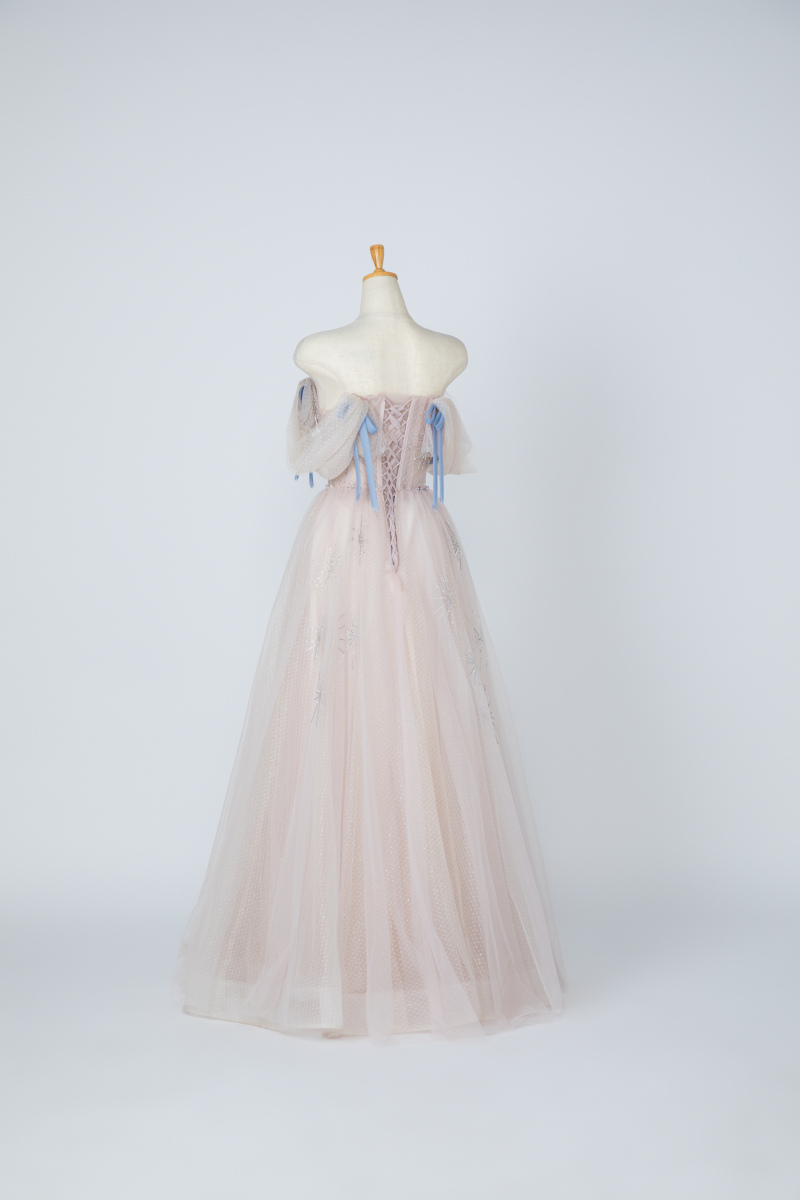 新作ドレスの紹介