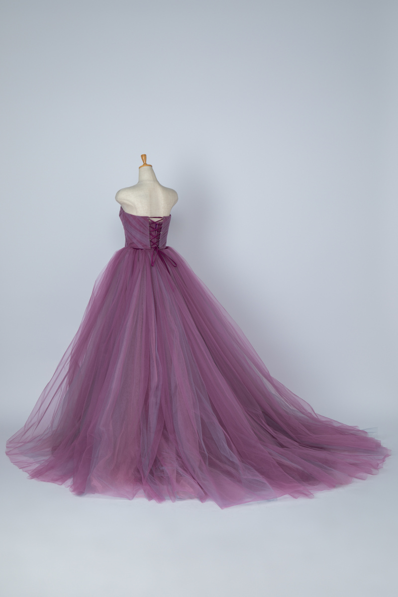 新作ドレスの紹介