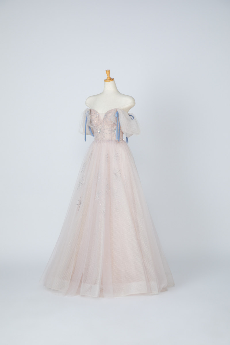 新作ドレスの紹介