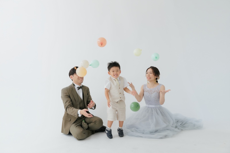 お子様も一緒に楽しく家族でスタジオ撮影♪