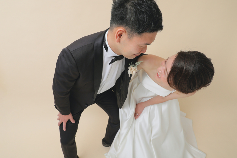 【洋装スタジオPlusでおふたりらしいお写真を!】