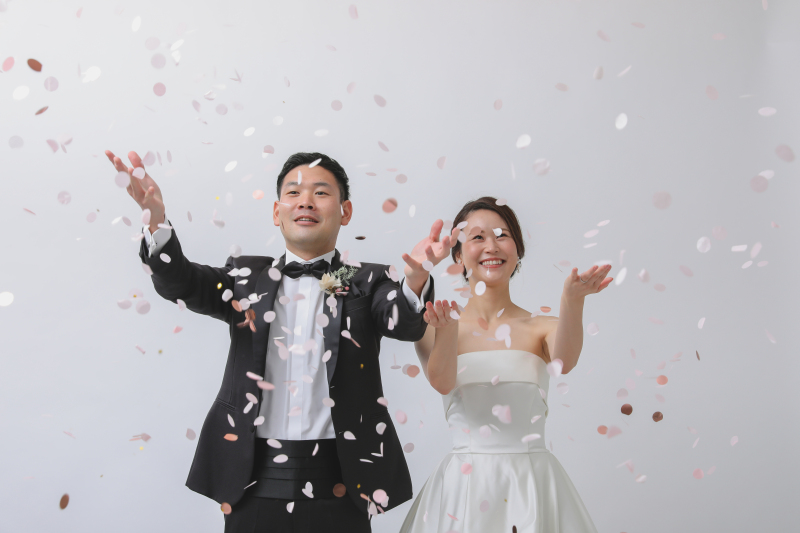 【洋装スタジオPlusでおふたりらしいお写真を!】