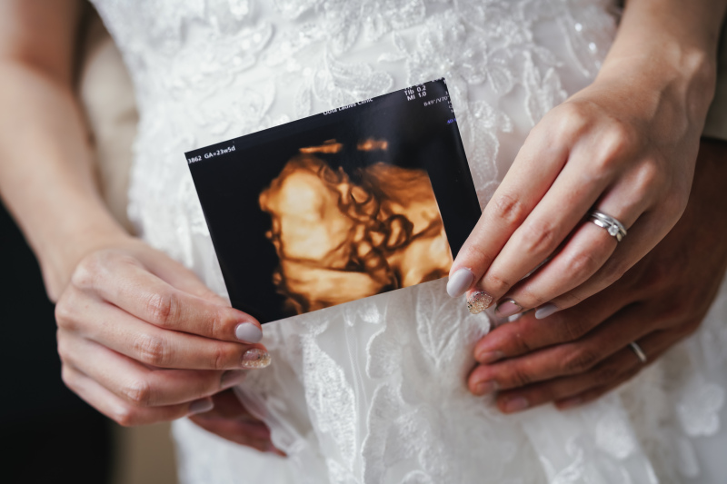 新たに誕生するBabyへのフォトギフトはいかがでしょうか♪〈マタニティフォト〉