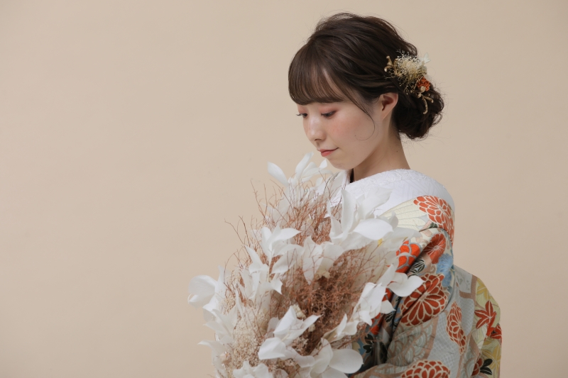 色打掛に合わせた小物のコーディネートとヘアスタイルをご紹介