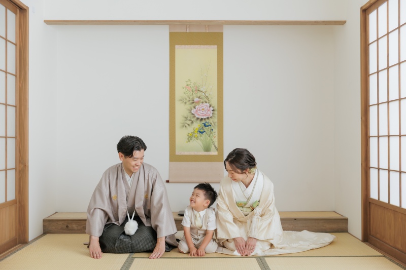 お子様も一緒に楽しく家族でスタジオ撮影♪