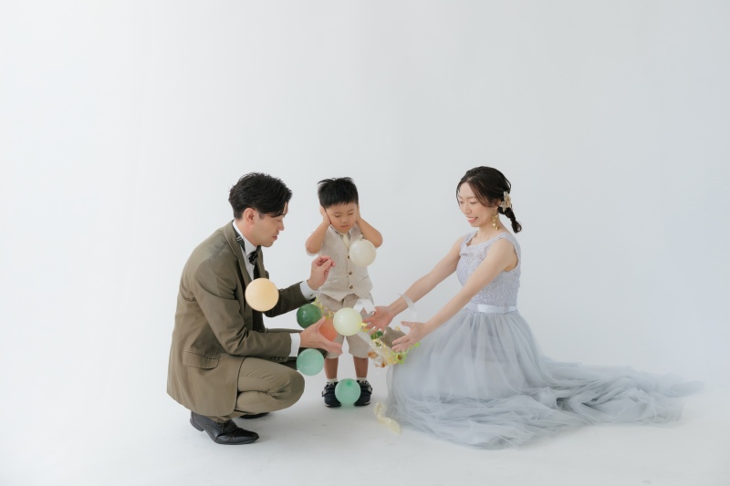 お子様も一緒に楽しく家族でスタジオ撮影♪
