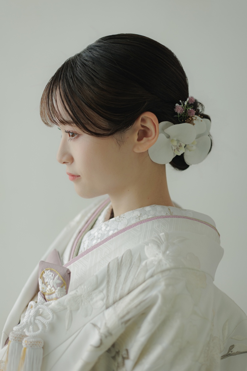 胡蝶蘭×ラベンダーの白無垢コーデ