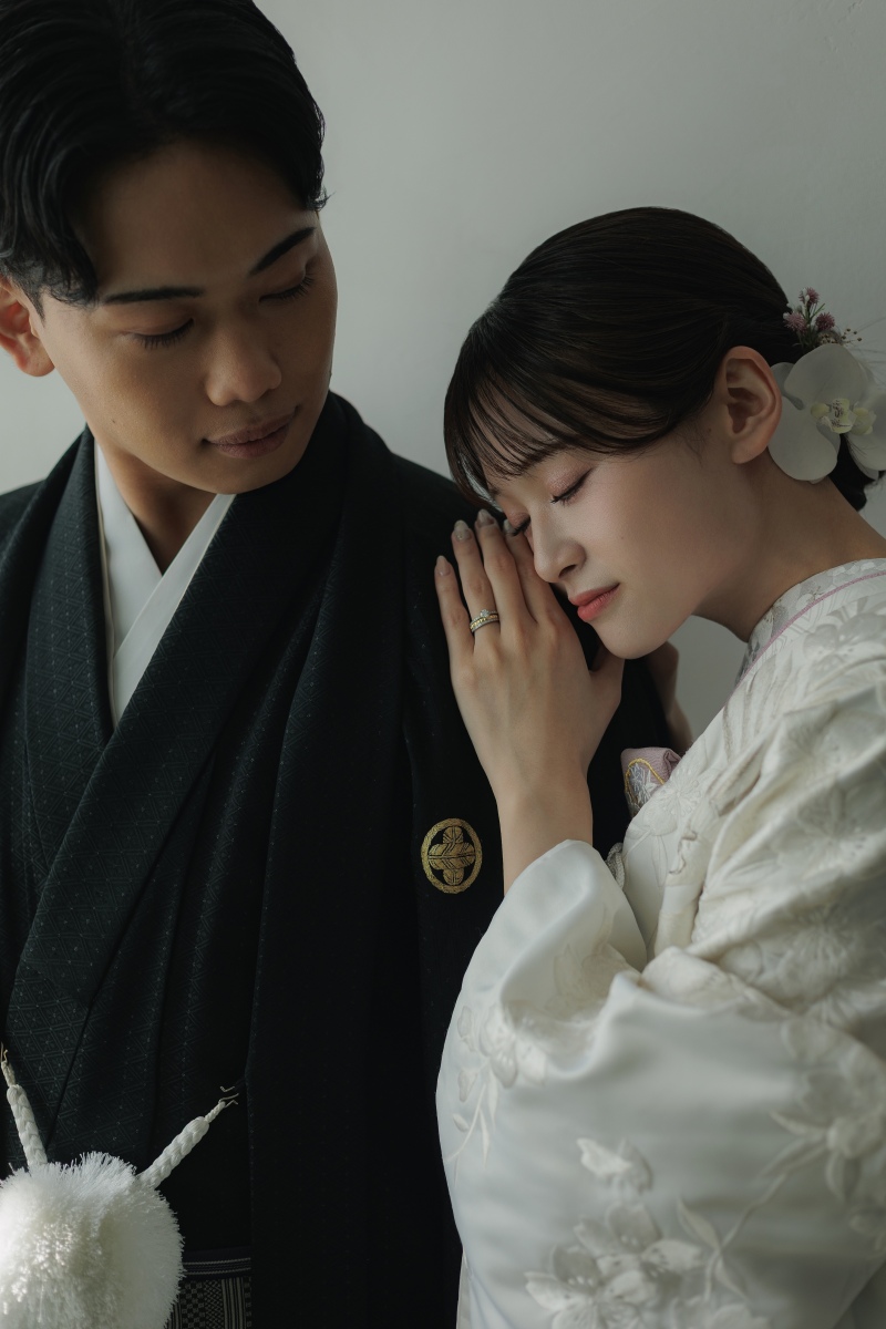 胡蝶蘭×ラベンダーの白無垢コーデ
