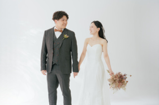 洋装スタジオPLUS+でおふたりらしい撮影に ♪