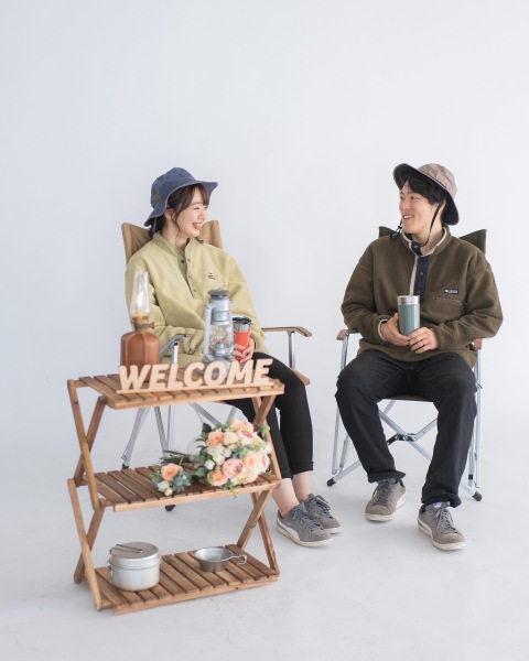 二人の大切なアイテムと一緒に残すフォトウエディングが素敵♪