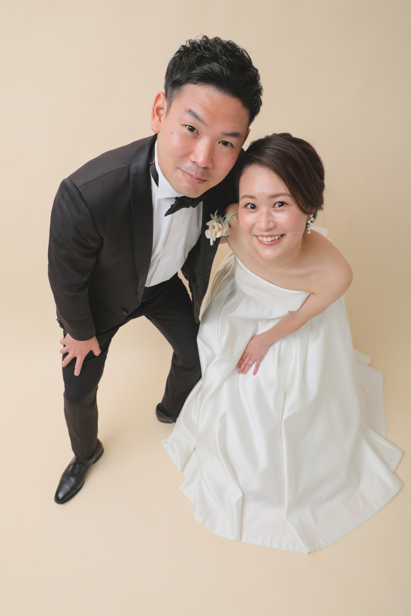 【洋装スタジオPlusでおふたりらしいお写真を!】