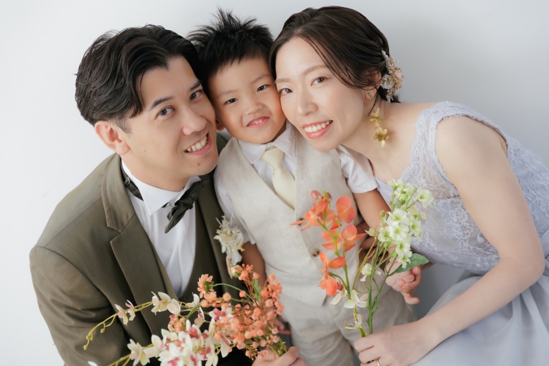 お子様も一緒に楽しく家族でスタジオ撮影♪