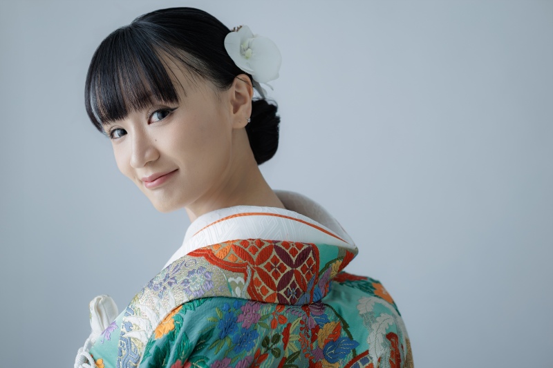 正統派に美しく残す。背景無地で叶えるシンプルな和装フォト
