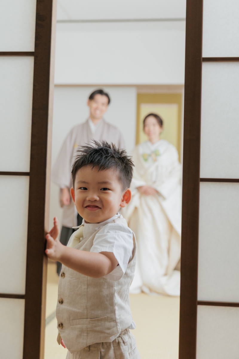 お子様も一緒に楽しく家族でスタジオ撮影♪