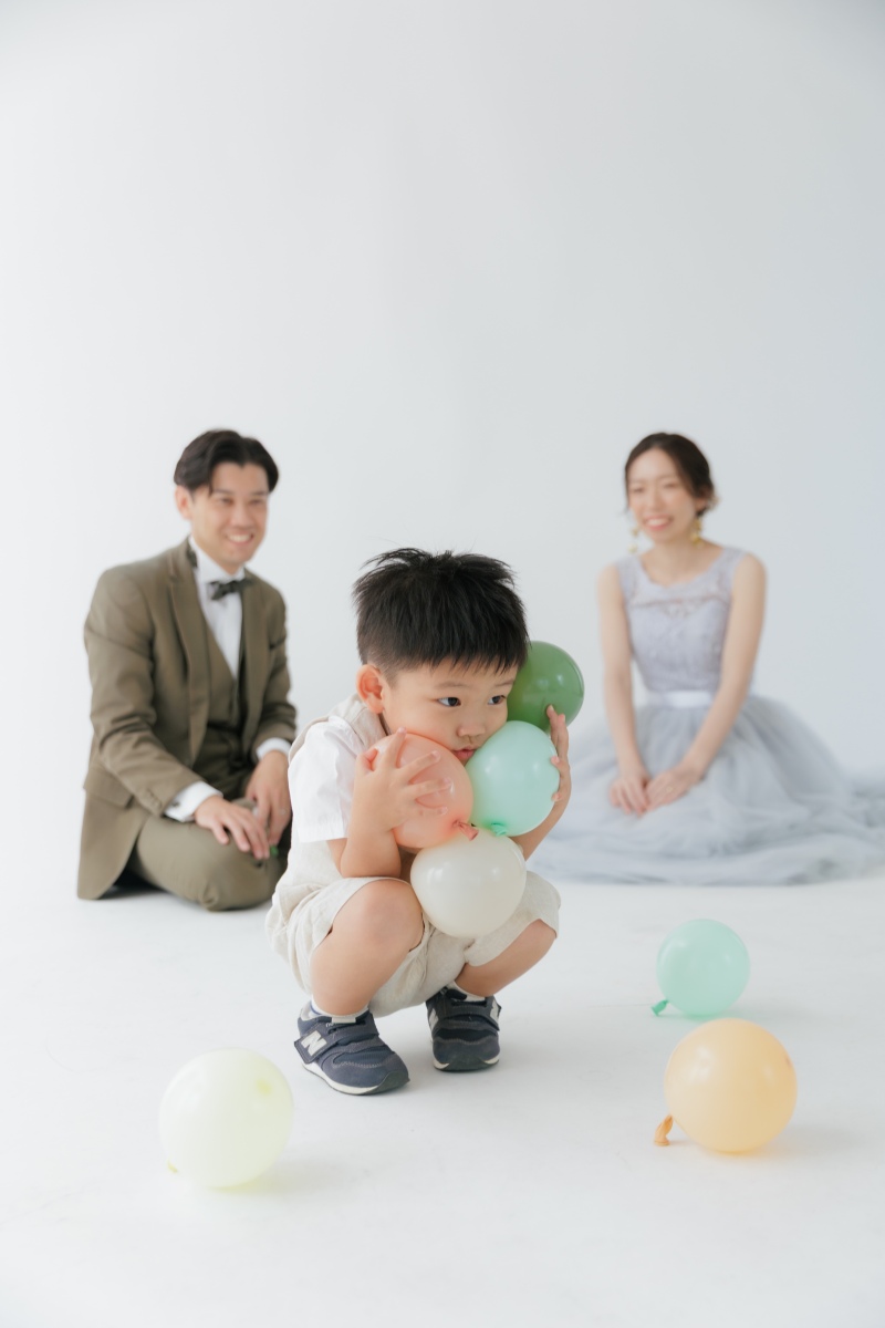 お子様も一緒に楽しく家族でスタジオ撮影♪