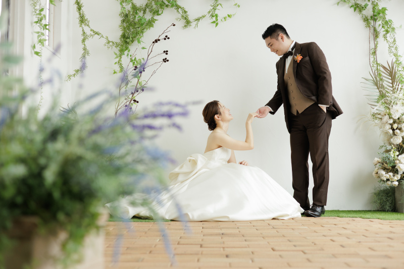 笑顔が映える洋装ハウススタジオでの特別なウェディングフォトを