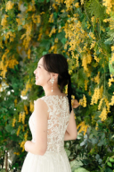 ミモザの前でストーリー性のあるお写真を!