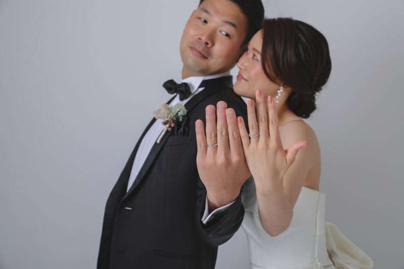 【洋装スタジオPlusでおふたりらしいお写真を!】