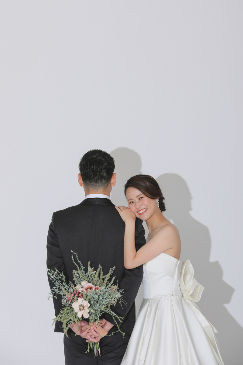 【洋装スタジオPlusでおふたりらしいお写真を!】