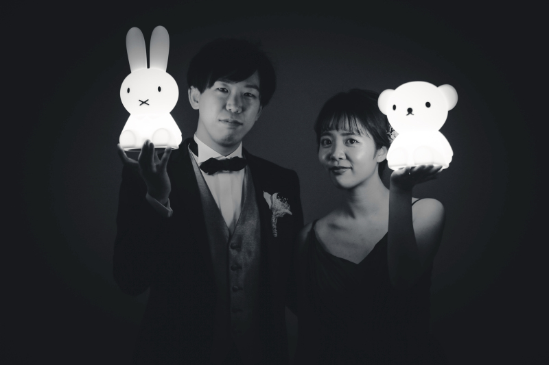 カラードレス &times; 背景無地のシンプルなスタジオ◎