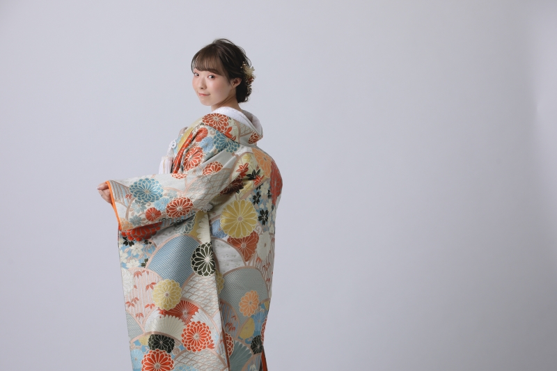 色打掛に合わせた小物のコーディネートとヘアスタイルをご紹介