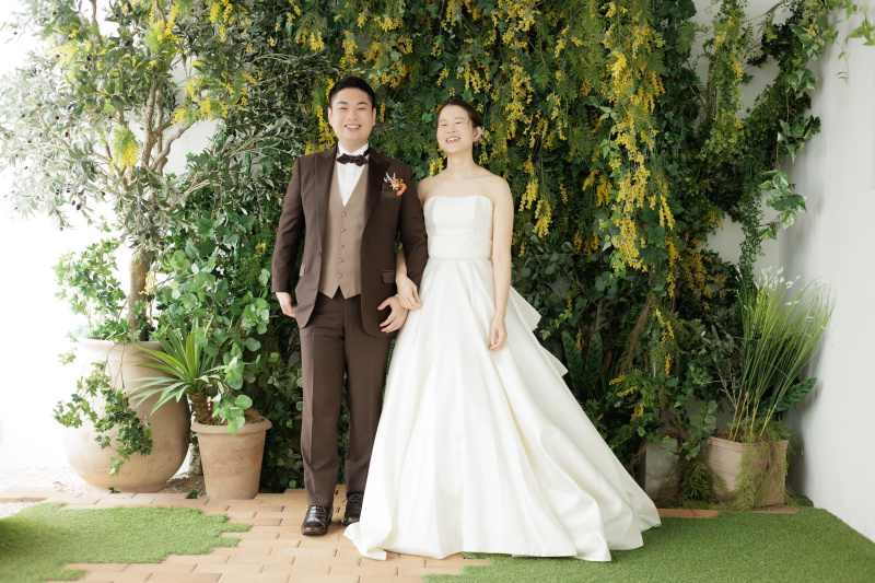 笑顔が映える洋装ハウススタジオでの特別なウェディングフォトを