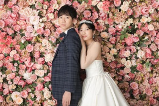 洋装ハウススタジオでおふたりらしいお写真を