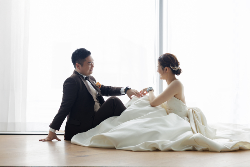 笑顔が映える洋装ハウススタジオでの特別なウェディングフォトを