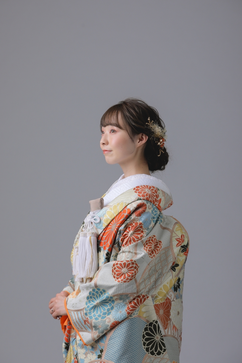 色打掛に合わせた小物のコーディネートとヘアスタイルをご紹介