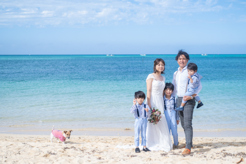愛犬もお子様も一緒に!幸せいっぱい沖縄ウェディング撮影♪
