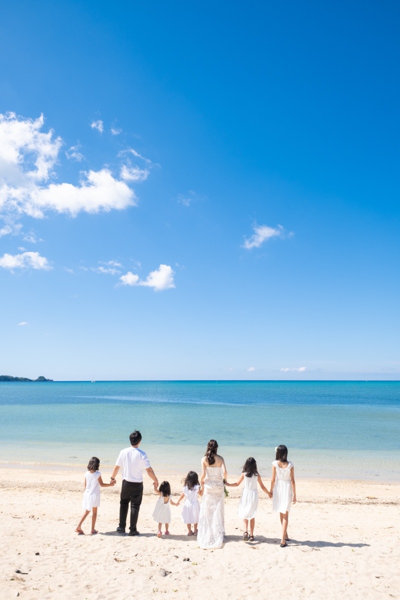 家族みんなで幸せいっぱい!沖縄フォトウェディング