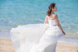 ouchiのオリジナルウェディングドレス『ひかりとゆれる』のお話♪