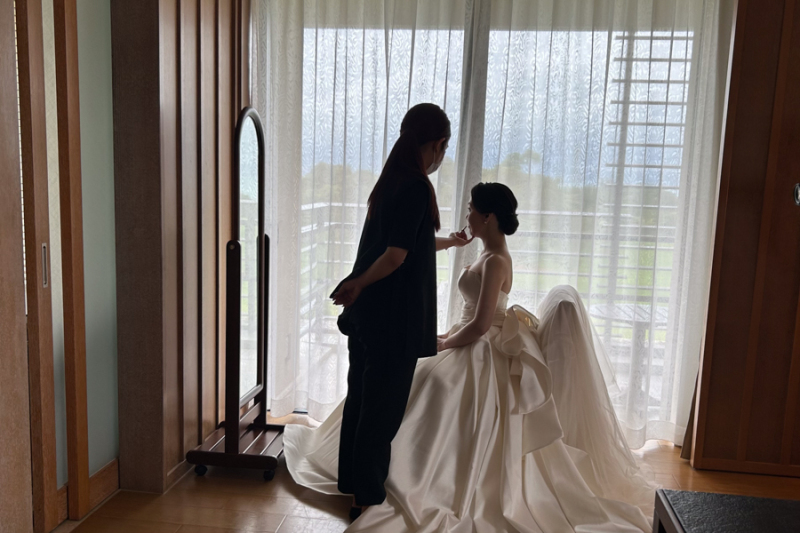 出張ヘアメイク承っております♪