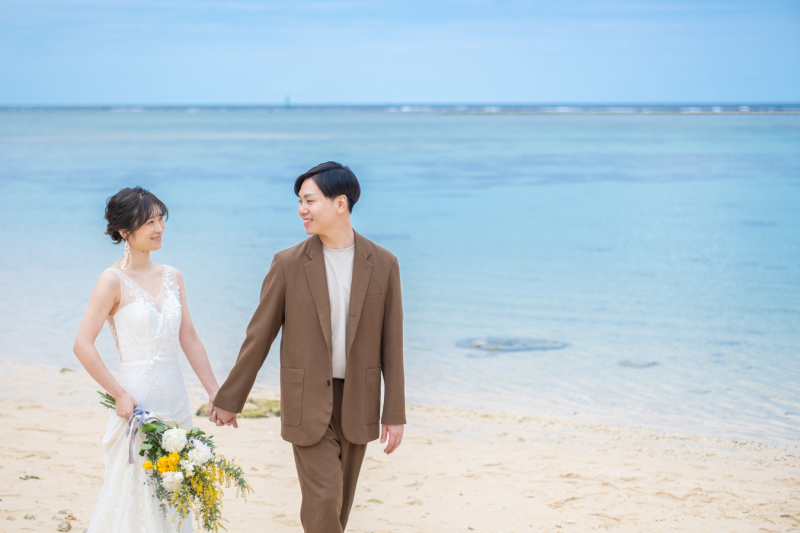 沖縄フォトウェディングで生花のブーケはいかがでしょう?