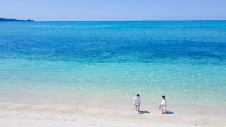 青い海をまるごと残そう♪沖縄フォトウェディングにぴったりな「ドローン空撮」の魅力
