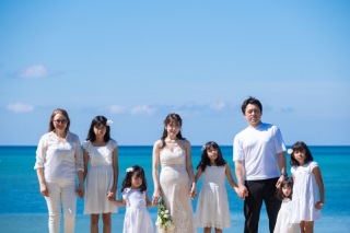 家族みんなで幸せいっぱい！沖縄フォトウェディング