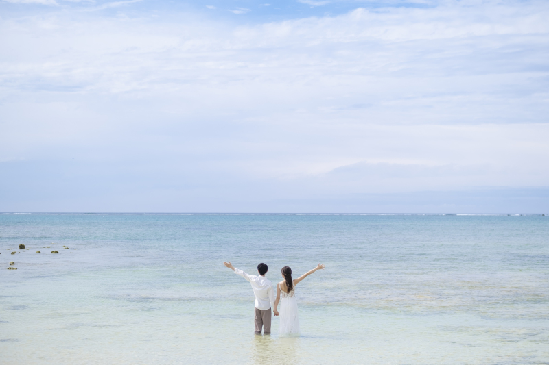 続々と海開き!ウェディングドレスでウォーターインフォトも楽しもう♪