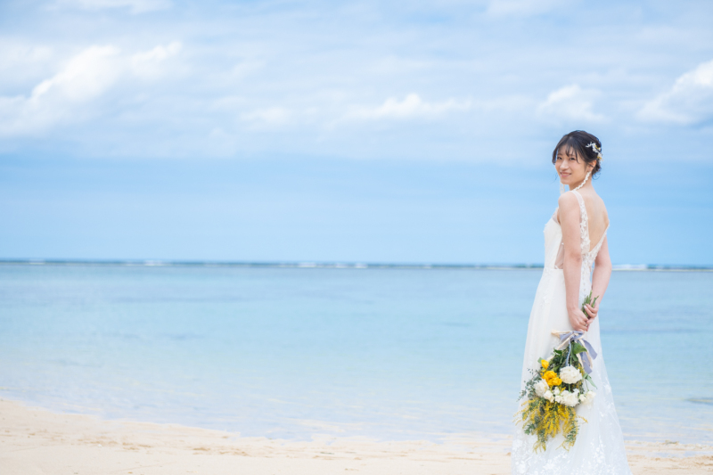 沖縄フォトウェディングで生花のブーケはいかがでしょう?