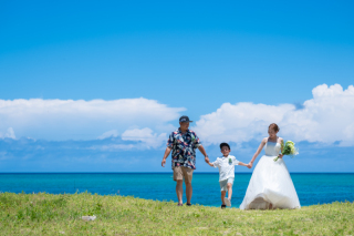 素敵なサプライズのお話～沖縄ファミリーフォトウェディングの一日～
